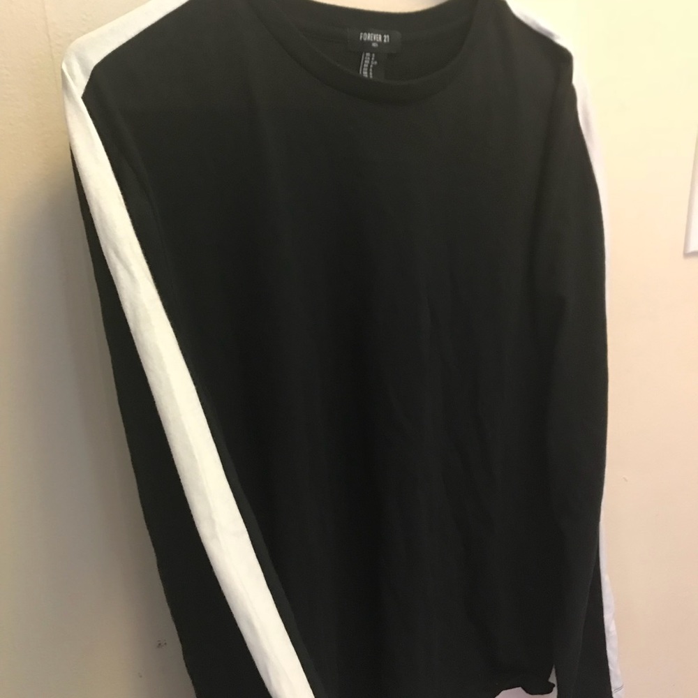 Forever 21 Men’s Small Black Long sleeve shirt